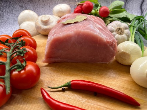 schab-wieprzowy-bez-kosci-swieze-mieso-na-kotlety.jpeg