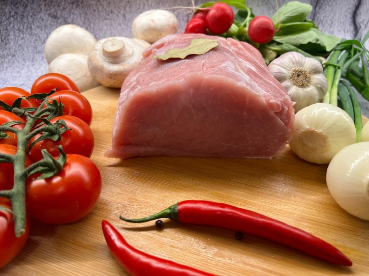 schab-wieprzowy-bez-kosci-swieze-mieso-na-kotlety.jpeg
