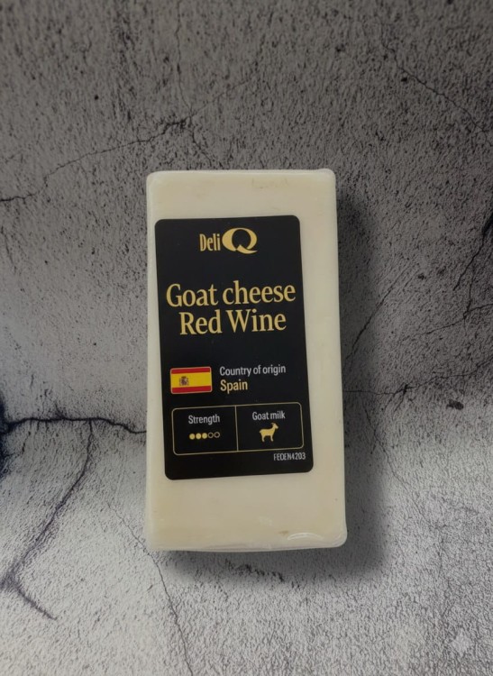 hiszpanski-ser-kozi-czerwone-wino-deliq.jpeg
